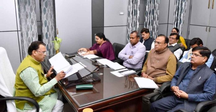 मंत्री नरेंद्र कश्यप ने विभागीय योजनाओं के प्रभावी और समयबद्ध क्रियान्वयन पर जोर दिया।