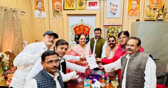 samajvadi party padadhikariyo ne diya gyapan