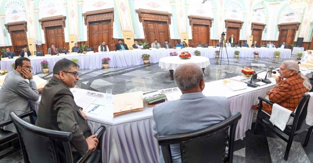 राज्यपाल से राजभवन, लखनऊ में प्रमुख समाचार-पत्रों एवं प्रमुख इलेक्ट्रॉनिक मीडिया के प्रतिनिधियों ने प्रेस संवाद कार्यक्रम में मुलाकात की