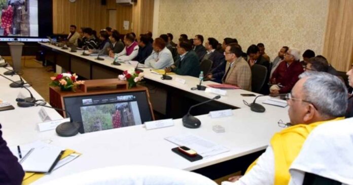 उत्तरप्रदेश: पंचायतीराज मंत्री की अध्यक्षता में विभागीय समीक्षा बैठक सम्पन्न, शत-प्रतिशत प्रगति सुनिश्चित करने के निर्देश