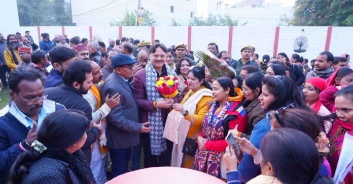 डॉ. राजेश्वर सिंह स्नेह मिलन समारोह: नए साल के मौके पर जनता से मिले सरोजनीनगर विधायक, डॉ. सिंह ने आतंकी घटनाओं पर कहा- चुप्पी आतंकवाद का मौन समर्थन है, आतंकी बर्बरता की निंदा में विफल लोग उतने ही दोषी हैं जितना हमलावर