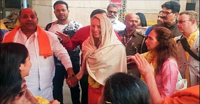 महाकुंभ 2025 में लॉरेंस जॉब्स बनीं 'कमला': एक सप्ताह तक करेंगी तप और गंगा स्नान