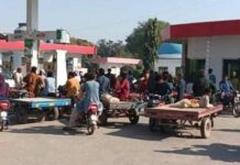 ईरान युद्ध का असर: पाकिस्तान में गहराया पेट्रोल-डीजल संकट, कई इलाकों में सूने पड़े पेट्रोल पंप
