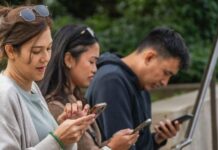 Sports News:फोन से दूरी बनते ही क्यों बढ़ती है बेचैनी? जानें स्क्रीन टाइम कैसे बढ़ा रहा समय से पहले बुढ़ापा