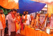 बड़े मंगल पर जनसेवा का महाअभियान: डॉ. राजेश्वर सिंह ने 25 से अधिक धार्मिक आयोजनों में पहुंचकर दिया सेवा, समर्पण और सद्भाव का संदेश ; भंडारों में श्रद्धालुओं के बीच किया प्रसाद वितरण, बच्चों संग क्रिकेट खेलकर भेंट की दो स्पोर्ट्स किट