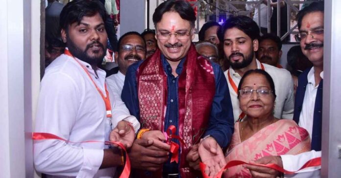 truenewsup Dr . Rajeshwar Singh (1)
