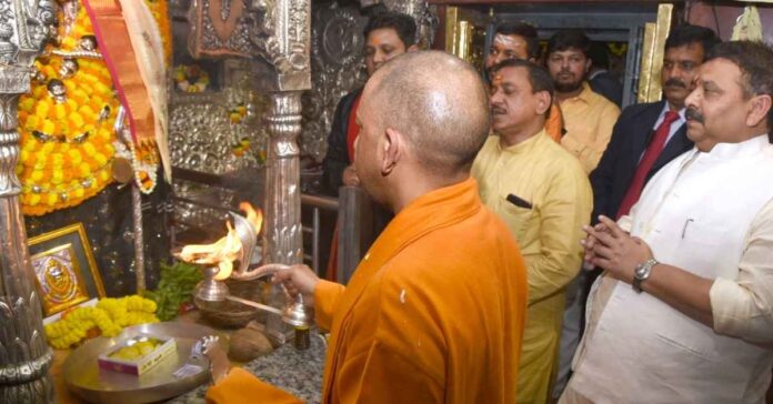 truenewsup up cm at baba vishvanath (1) up cm at baba vishvanath