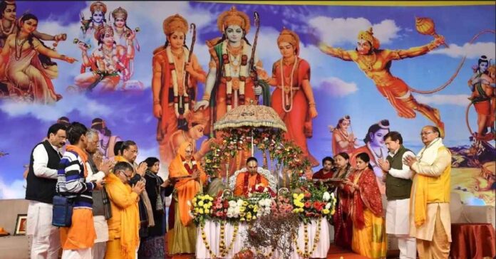 लखनऊ के मोती महल लॉन में श्रीराम कथा का चौथा दिन: कथावाचक स्वामी राघवाचार्य जी ने दी प्रेरणादायक शिक्षा, बोले- भगवान के दर्शन दुर्लभ नहीं, लालसा का होना जरूरी