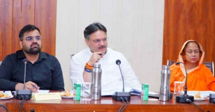 डॉ. राजेश्वर सिंह ने उठाया बीड़ा : हर पात्र को मिले योजनाओं का लाभ, हर योजना पहुँचे अंतिम छोर तक, विकास कार्यशाला में बोले सरोजनीनगर विधायक- जनप्रतिनिधियों की भागीदारी से ही संभव है समग्र सशक्तिकरण