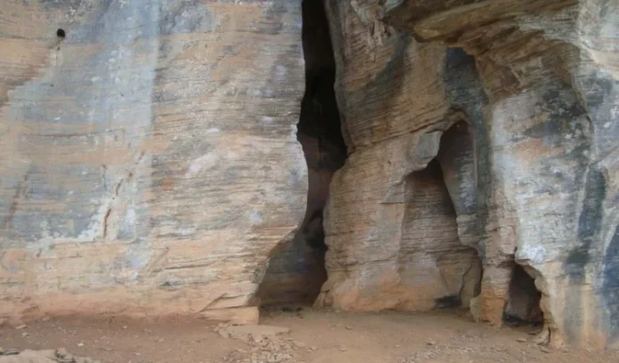 bhimbetka-caves_large_1847_23.webp-e1755835761164-750x441