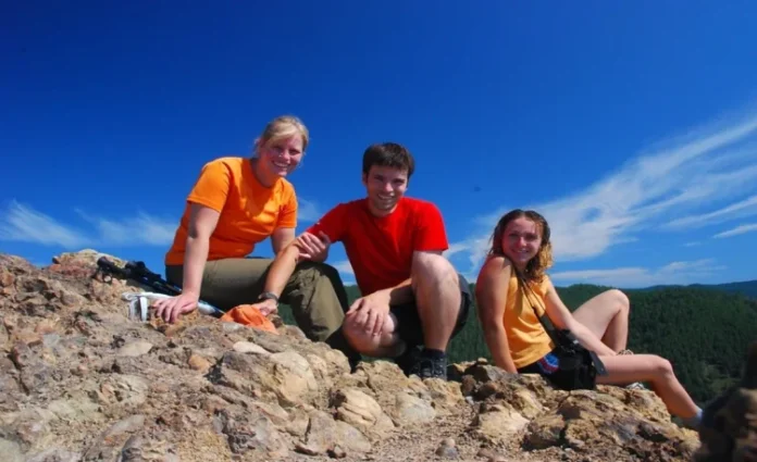 friendship-day-trip_large_1555_148.webp-e1754107168386-750x458