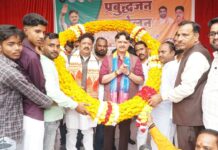 शिक्षा को समाज परिवर्तन का साध्य बना रहे डॉ.राजेश्वर सिंह: सरैया के 16 मेधावियों को वितरित किए लैपटॉप और साइकिलें, कहा- अब नौकरियाँ युवाओं को ढूंढते हुए गाँवों तक आएँगी