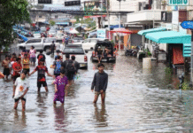 “थाईलैंड में बाढ़ और लैंडस्लाइड ने भारी तबाही मचाई है—मृतकों का आंकड़ा 145 तक पहुँच गया और लाखों लोग संकट से जूझ रहे हैं।”