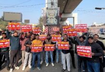 लखनऊ: आलमबाग के तालकटोरा रोड पर नगर निगम की कार्रवाई से व्यापारियों में रोष, सील दुकानों को खोलने व किराया घटाने की मांग