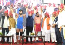 अन्तर्राष्ट्रीय दंगल में गूंजा लखनऊ : रेसलिंग गोल्ड कप 2026 में विदेशी पहलवानों का जलवा, विधायक डॉ. राजेश्वर सिंह ने दिया ₹5 लाख का बड़ा सहयोग