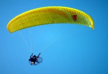 Paragliding in India: Bir Billing से Goa तक के बेस्ट एडवेंचर स्पॉट्स
