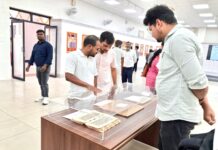 77वें स्थापना दिवस पर सजी भारतीय ज्ञान परंपरा की विरासत : दुर्लभ पांडुलिपियों ने युवाओं को जोड़ा इतिहास से