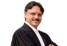 बच्चों के हित में सरोजनी नगर विधायक डॉ. राजेश्वर सिंह का सुझाव : स्कूल बैग का बोझ कम करने हेतु मुख्यमंत्री योगी आदित्यनाथ को पत्र लिखकर किया आग्रह – “बचपन पर बोझ नहीं, संस्कार और समग्र विकास हो”