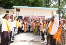 171 सप्ताह से जनसेवा का संकल्प: “आपका विधायक-आपके द्वार” अभियान के तहत सरोजनीनगर विधायक डॉ.राजेश्वर सिंह लगातार सुन रहे ग्रामीणों की समस्याएं; गांव-गांव पहुंच रही जनसेवा, स्वास्थ्य, शिक्षा और युवाओं के सशक्तिकरण पर विशेष फोकस