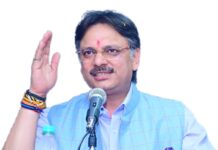 सपा के ‘चैलेंज’ पर डॉ. राजेश्वर सिंह का पलटवार, बोले- भाजपा का आधार नारे नहीं, विकास और जनता का विश्वास