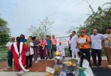 लोकभारती के द्वारा कुकरेल नदी को हराभरा बनाने की मुहिम तेज : ‘फल खाओ, पेड़ लगाओ’ अभियान में 55 लोगों ने रोपीं गुठलियां
