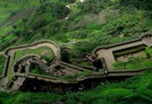 Travel Tips: मानसून में घूमने के लिए परफेक्ट है पुणे का लोहगढ़ किला, ट्रैकिंग और इतिहास का मिलेगा शानदार अनुभव