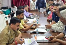 लखनऊ : मोहनलालगंज तहसील में सम्पूर्ण समाधान दिवस का आयोजन ; एसडीएम आकाश सिंह व एसीपी आर.के. सिंह ने सुनीं फरियादियों की शिकायतें