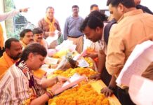 सरोजनीनगर में ‘चाय पर चर्चा’: 98 जनसमस्याओं के आवेदन मिले ; शिक्षा, स्वास्थ्य, खेल और संस्कृति पर डॉ. राजेश्वर सिंह ने गिनाए विकास कार्य, 170+ तारा शक्ति केंद्र, 2,000+ मेधावी बच्चों को लैपटॉप-साइकिल, 70+ स्कूलों में स्मार्ट क्लास और 150+ पार्कों में ओपन जिम का उल्लेख