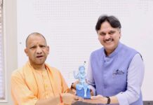 सरोजनीनगर विधायक डॉ. राजेश्वर सिंह ने मुख्यमंत्री योगी आदित्यनाथ से की मुलाकात: सौंपे क्षेत्रीय विकास से जुड़े कई प्रस्ताव