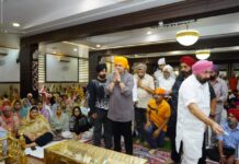 श्री गुरु रामदास जी के प्रकाश पर्व पर कार सेवा एवं अन्य सेवा कार्यों के लिए बस का लोकार्पण तीन विशिष्ट सेवादारों को ‘फख्र-ए-कौम’ सम्मान : डॉ. राजेश्वर सिंह ने स्व. एस. गुरुमुख सिंह आनंद के परिवार के सहयोग से गुरुद्वारा आलमबाग की बस का किया लोकार्पण ; मेधावी विद्यार्थियों को लैपटॉप वितरण कर बढ़ाया उत्साह, शिक्षा और कौशल विकास को मिला प्रोत्साहन