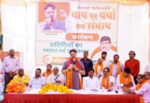 “चाय पर चर्चा” के जरिए सरोजनीनगर में जनसंवाद, विकास कार्यों और जनसमस्याओं के समाधान पर हुई चर्चा : डॉ राजेश्वर सिंह