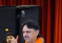सरोजनीनगर में सेवा की पहचान: भाजपा विधायक डॉ.राजेश्वर सिंह के सामने चुनौती का पैमाना भी बड़ा ; फिर भी महिलाओं के सशक्तीकरण से युवाओं के अवसरों तक, बुजुर्गों के सम्मान से जनसंपर्क तक- सरोजनीनगर में राजनीति का केंद्र बना सेवा और विश्वास