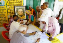 188 सप्ताह से जनसेवा का संकल्प निभा रहे डॉ. राजेश्वर सिंह, 105 लोगों की हुई नेत्र जांच, 92 को मिले चश्मे, मेधावियों को साइकिलें; “आपका विधायक-आपके द्वार” अभियान के तहत रहीमनगर पड़ियाना में जनसुनवाई, 26 समस्याओं के निस्तारण की प्रक्रिया शुरू; खेल प्रतिभाओं को बढ़ावा देने के लिए दो नए यूथ क्लबों का गठन