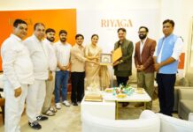 लखनऊ के वृंदावन योजना व बिजनौर रोड में नए प्रतिष्ठानों का शुभारंभ कर बोले सरोजनीनगर विधायक डॉ. राजेश्वर सिंह- ‘व्यापारिक विकास से ही समृद्ध होगा क्षेत्र’ ; स्थानीय उद्यमिता को बढ़ावा और रोजगार सृजन हमारी सर्वोच्च प्राथमिकता